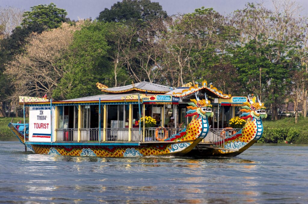 Dragon boat ride in Hue – The cultural experience every traveler must try