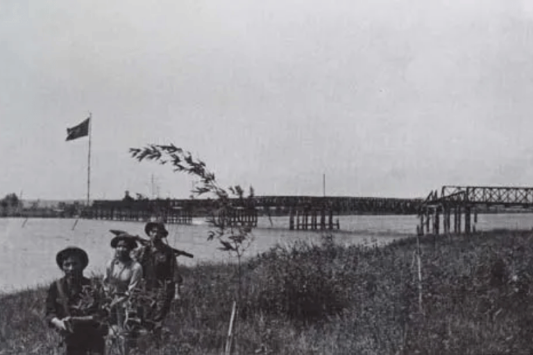 Hien Luong Bridge