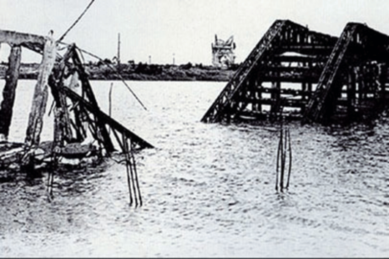 Hien Luong Bridge
